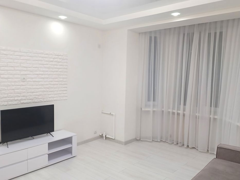 Сдам 2 кв.пр-ктСвободы с шикарным видом на сквер с фонтанами 20000 грн