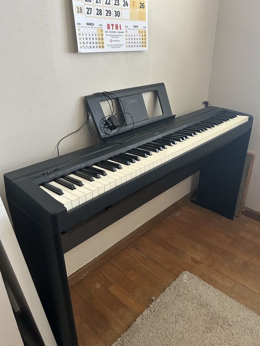 Piano com estrutura Yammaha