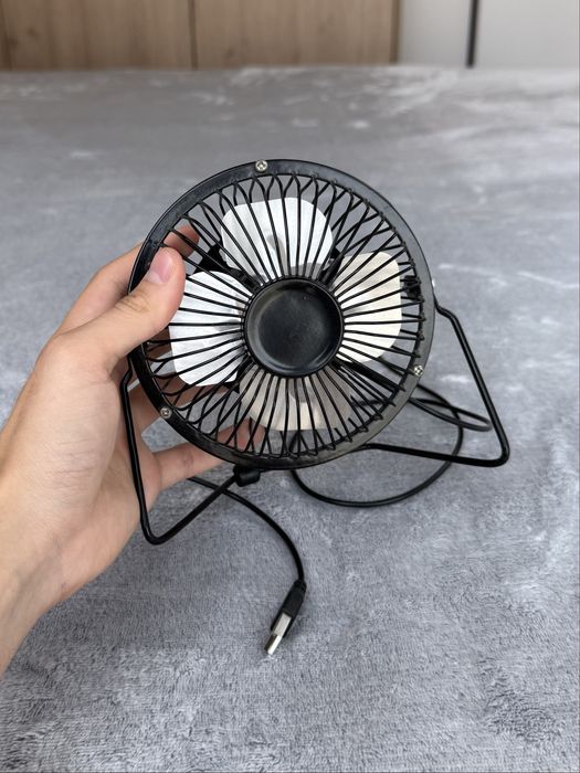 Wentylator biurkowy USB metalowy mini wiatrak czarny