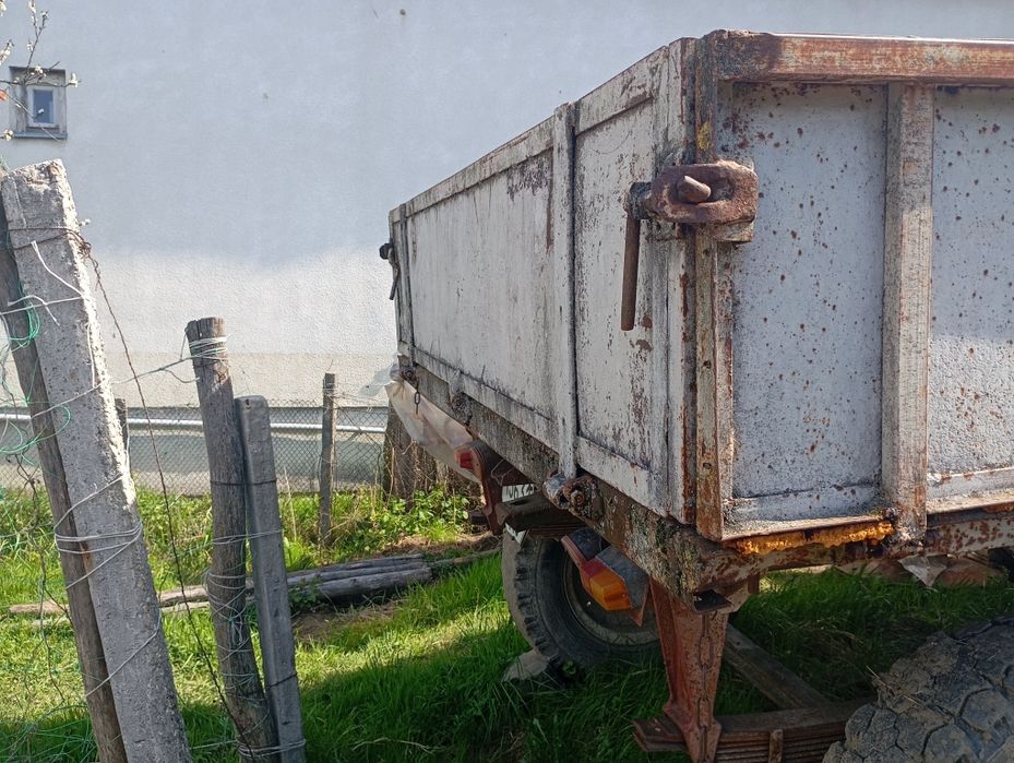 Прицеп тракторний