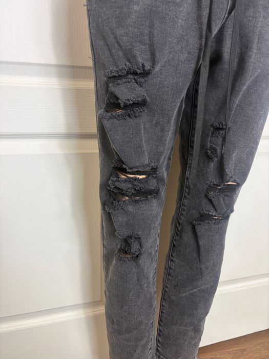 Jeansy joggery czarne  z dziurami M/L