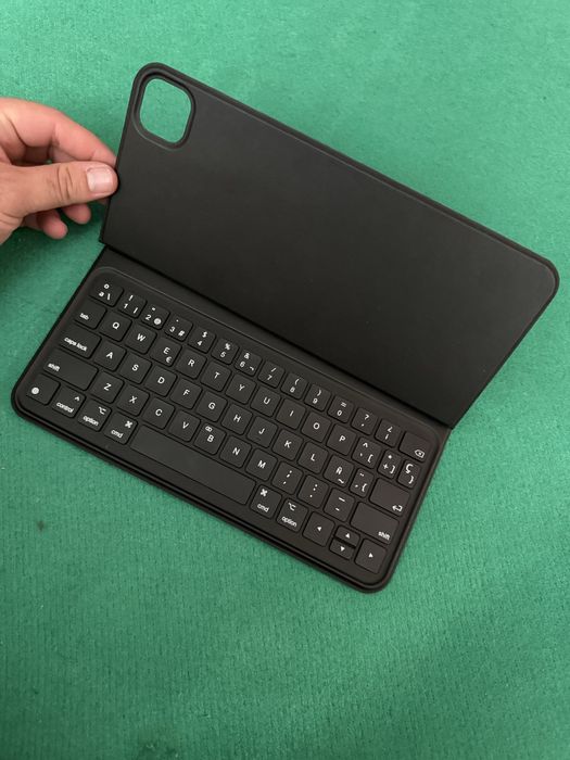 Capa com teclado Ipad 10 polegadas