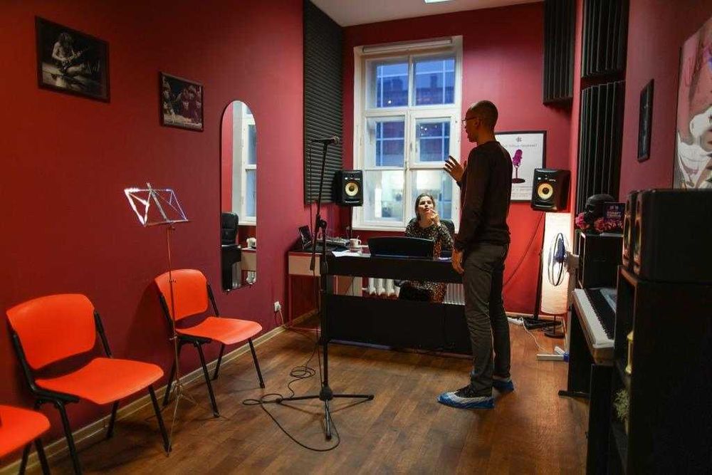 Школа вокалу Для дорослих та дітей Вокальна студія Викладач Сертифікат