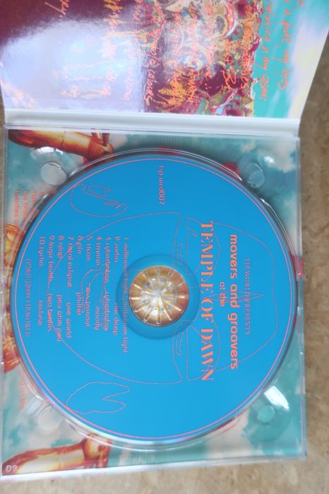 (Novo a estrear) Moovers and Groovers Temple of Dawn (tip world, 2000)