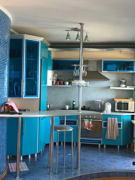 Продам:2-х к.кв.,общ.68м,с ремонтом,необычная планировка.