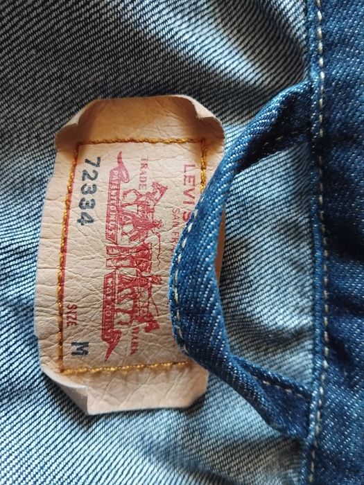 Продам джинсову куртку Levi's б/у