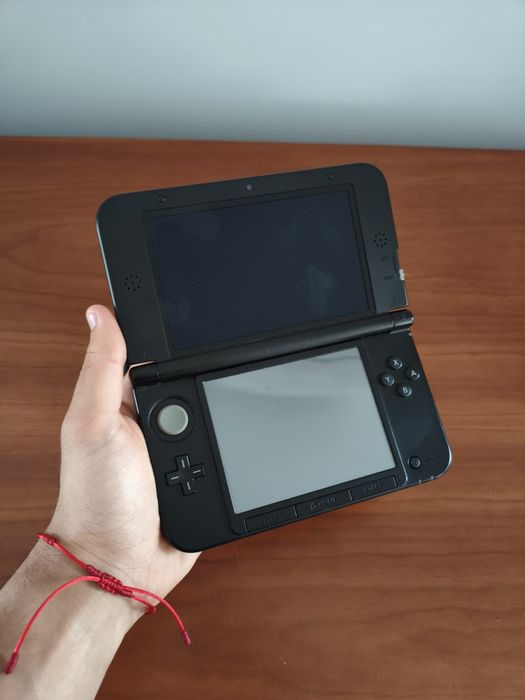 Nintendo 3ds XL com capa