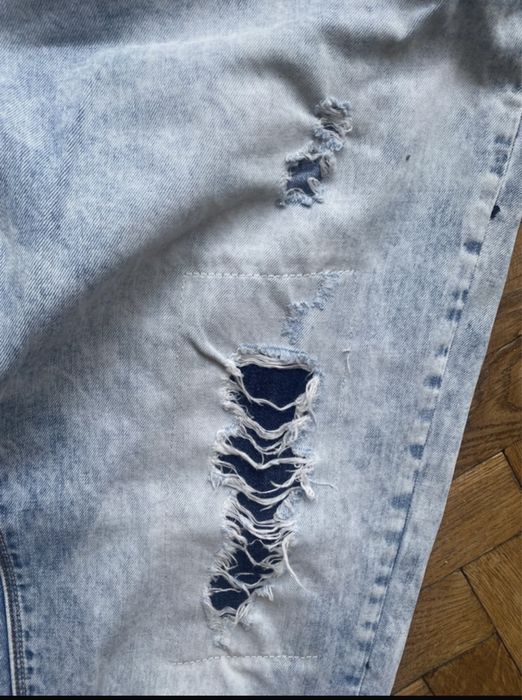 Jeansy Acid wash z dziurami Diverse marmurkowe M