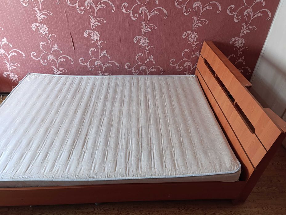 Кровать в спальню 1.4