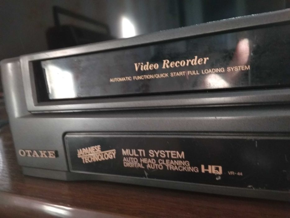 відеопрогравач касетний VHS формат. OTAKE VR-44. працює, пульт є
