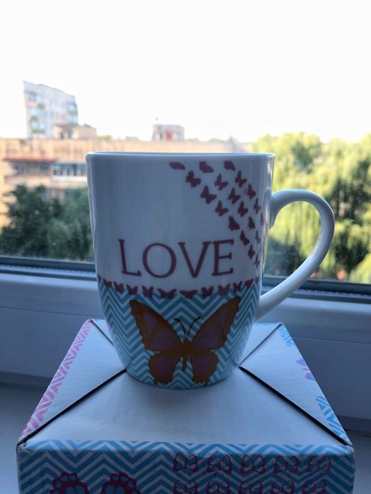 Чашка з метеликом