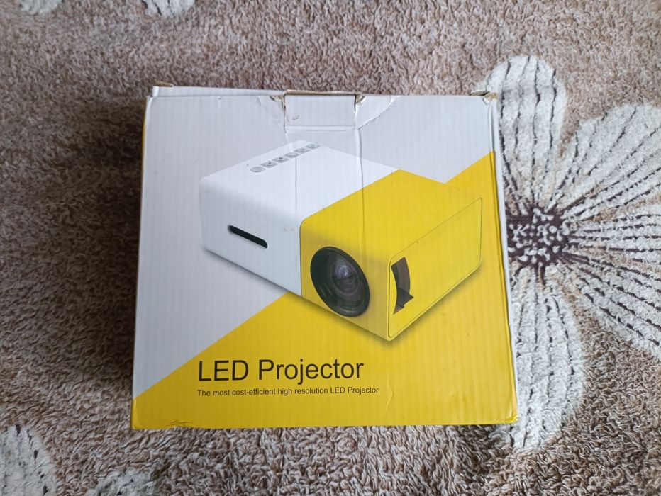 Міні-проектор YG 300 LED б/у з комплектом