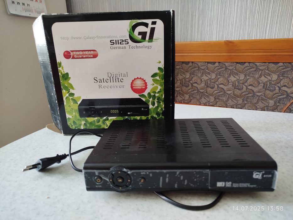 Тюнер спутниковый