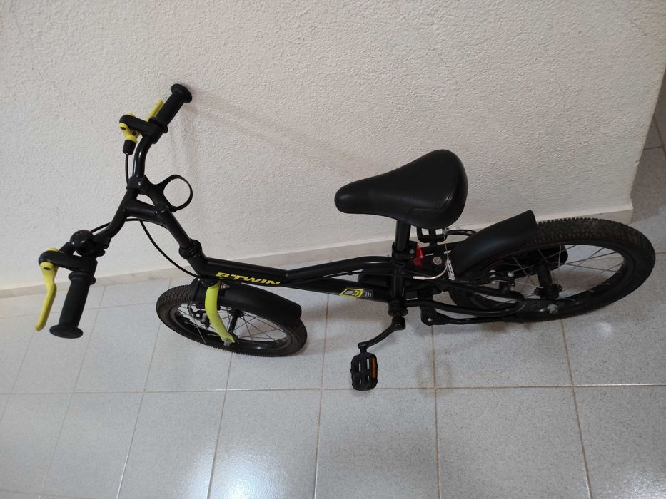 Bicicleta criança Decathlon BTwin Dark Hero 500 — roda 16” com rodinhas