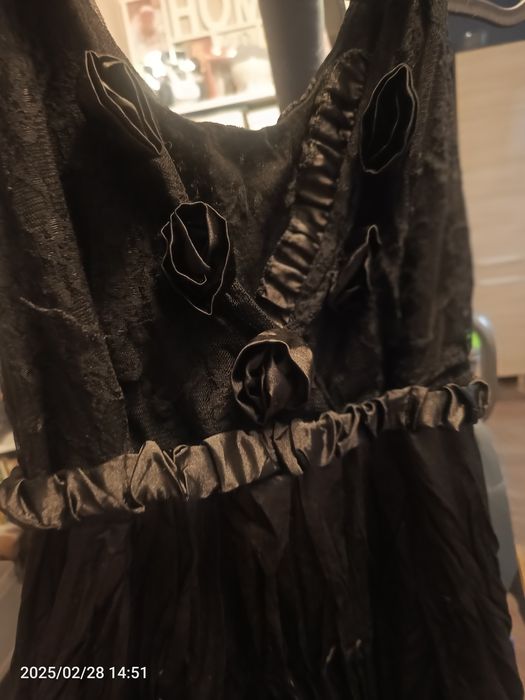 Czarna sukienka tunika połysk koronka