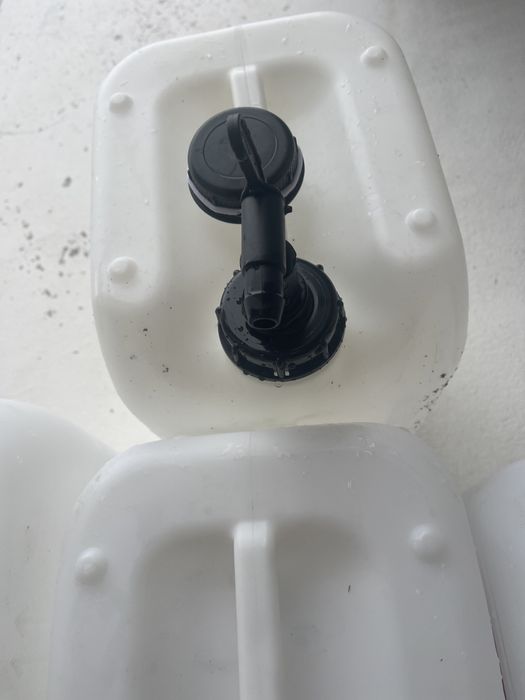 Depositos de 25 llitos com torneira propria