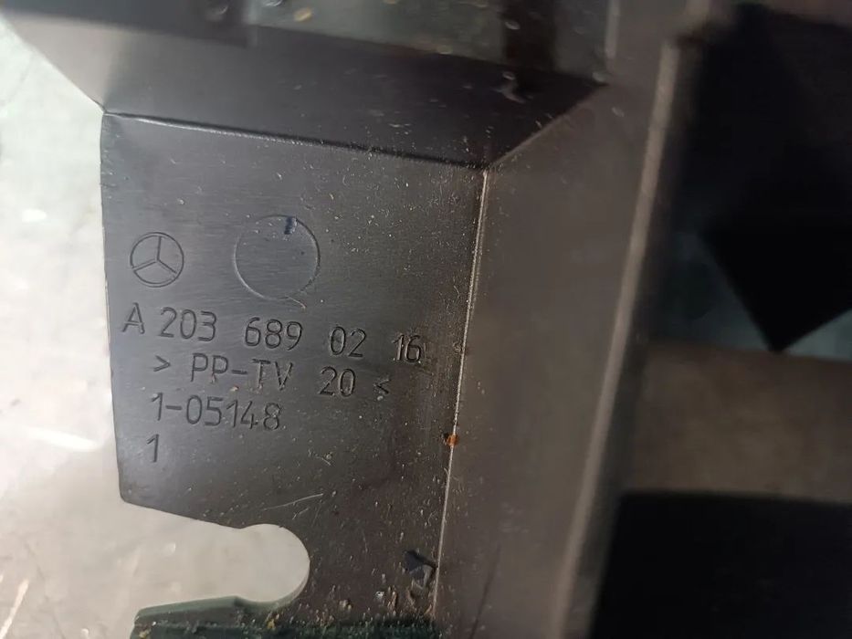 PAINEL / CONSOLA DO RADIO MERCEDES W203 C220 A2036890216