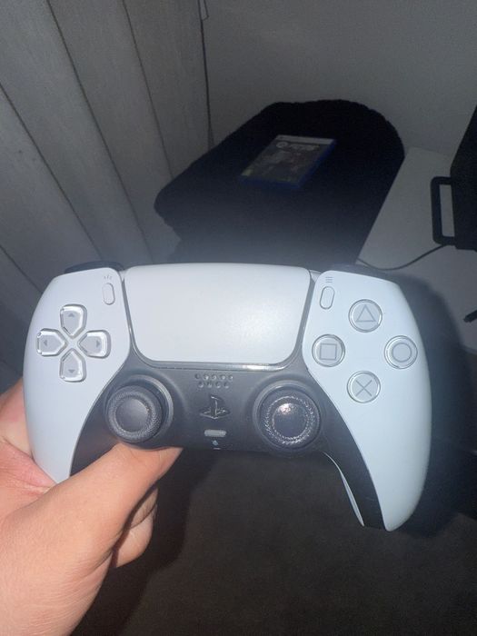 PlayStation 5 (1tb) com leitor CD + um comando + EAFC26