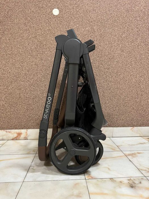 Trio Chicco Style Go Up com Isofix – Carrinho, Alcofa e Cadeira Auto