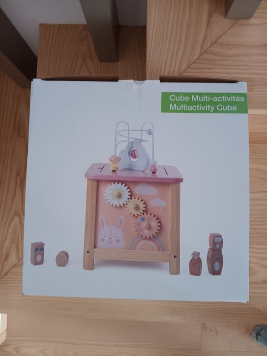 Cubo grande de atividades, em madeira FSC®. - rosa