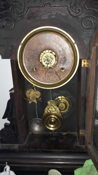 Relogio antigo de madeira antiga