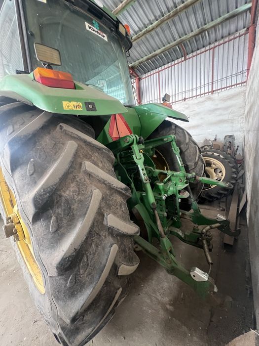 John Deere 8100