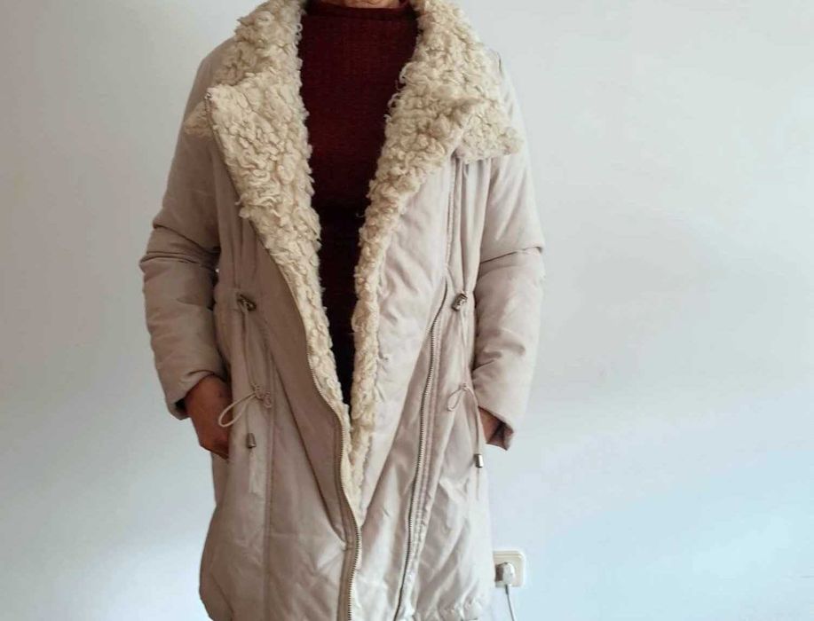 Casaco forrado com gola de pêlo