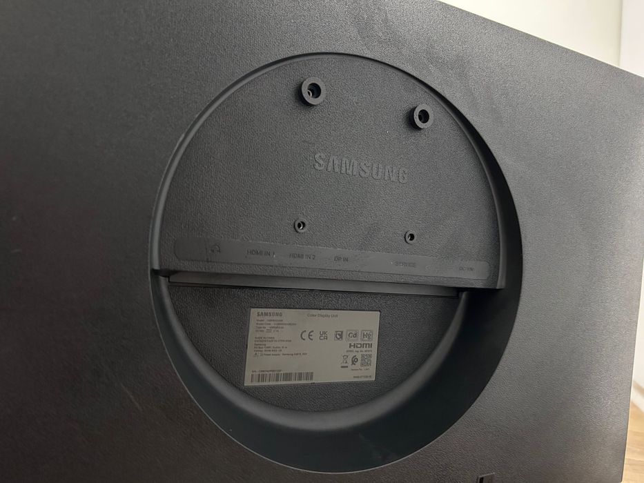 Monitor Samsung 28” 4K UHD IPS (U28R552UQR) – Excelente Estado