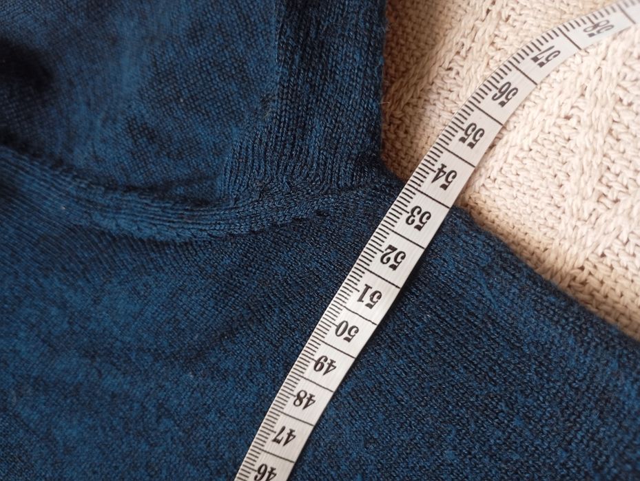 MERINO Blend M granatowy niebieski elegancki sweter z dekoltem w serek