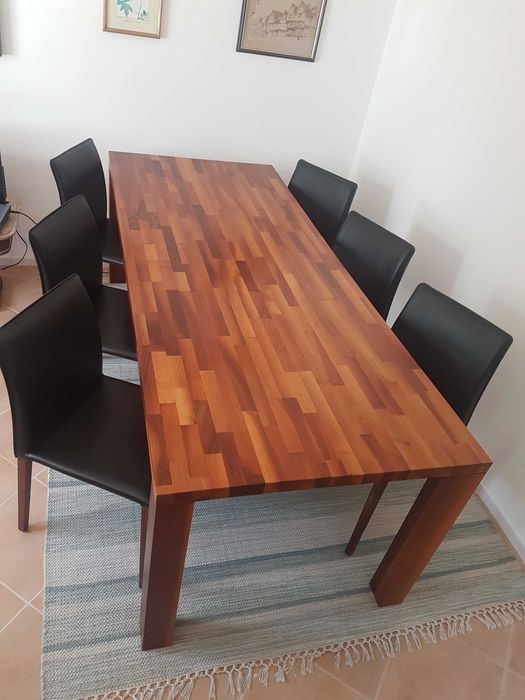 Mesa de madeira maciça de nogueira 2,20m x 0,91m - origem Suiça.