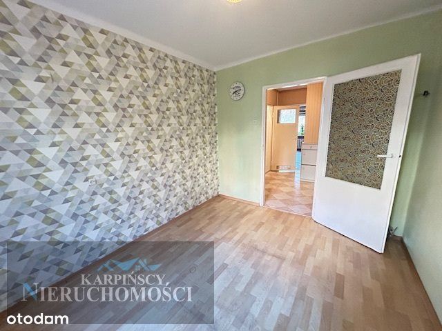 2 pokoje, niskie piętro, świetna lokalizacja.