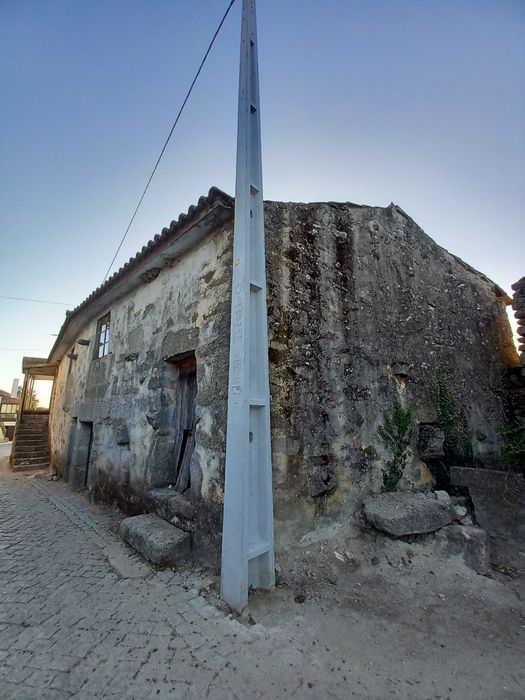 Casa antiga para recuperar