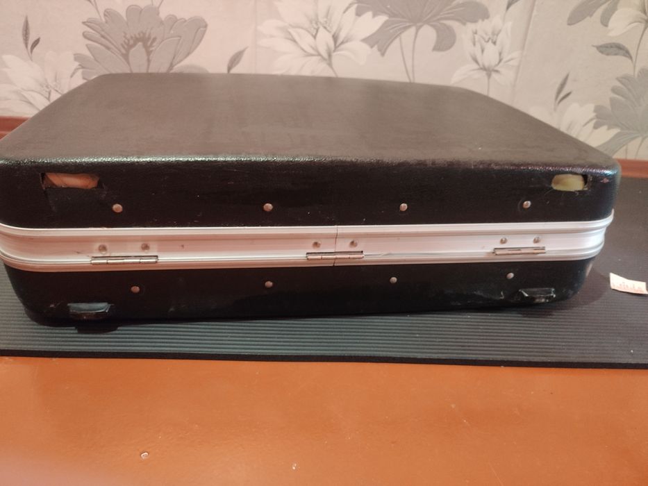 Чемодан старый советский пластмассовый