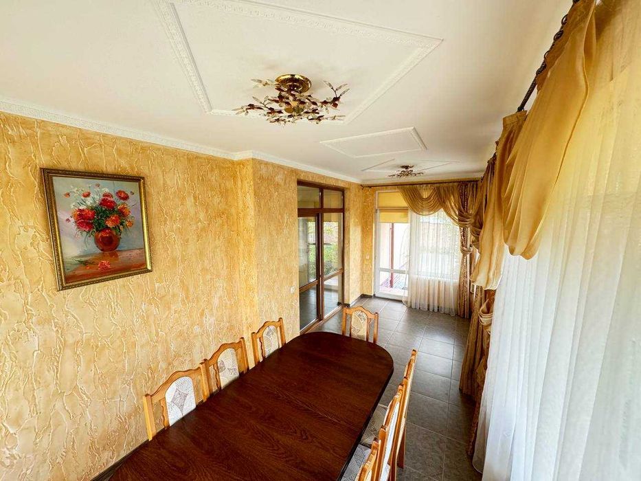 Продається Будинок з ремонтом, меблями, гаражем,сауною, ділянка 6 сот.