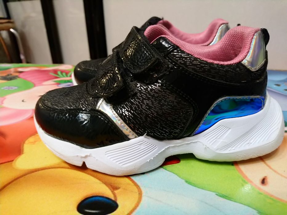 Кросівки шкіряні, розмір 26