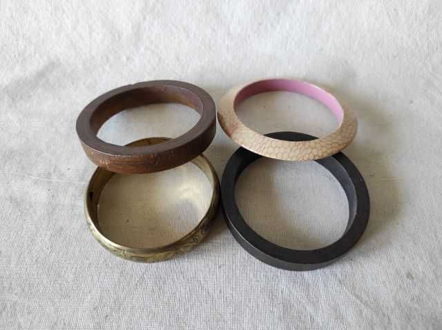 Zestaw bransoletek damskich drewno metal 4 sztuki