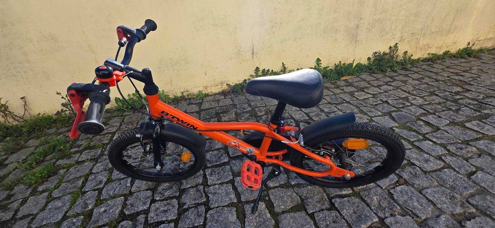 Vendo bicicleta de criança B-Twin 16 polegadas