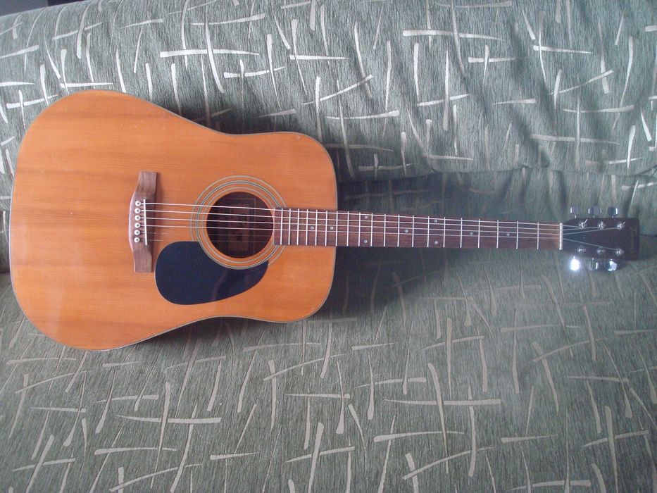 Продам акустическую гитару Ibanez