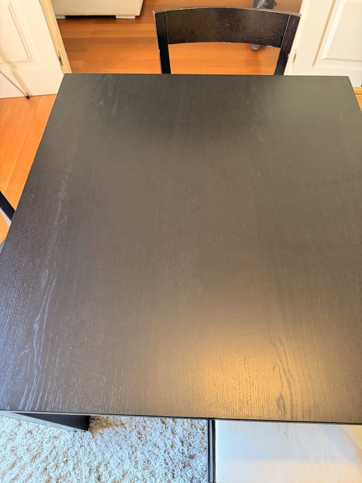 Mesa de jantar extensível  com capacidade para 10 pessoas
