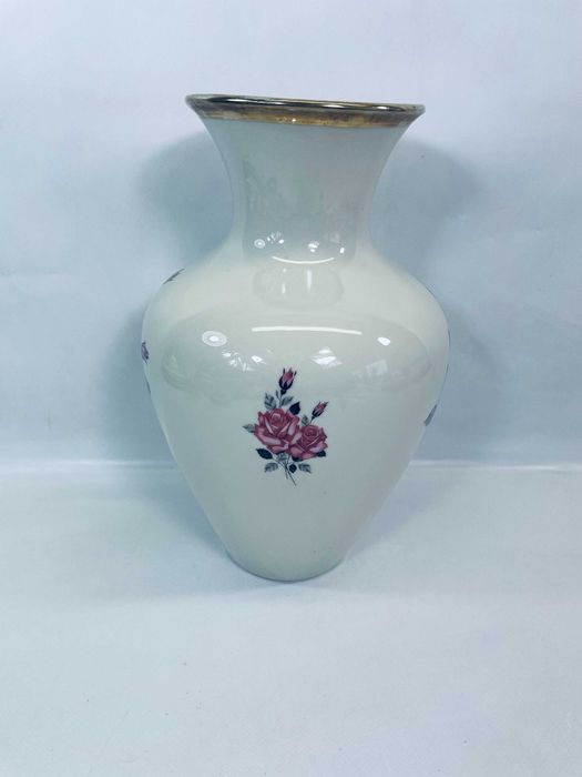 Duży wazon porcelanowy z rózami