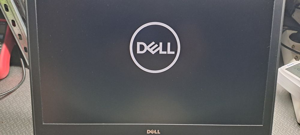 Vende-de portátil Dell Precision 7520.
Gráfica dedicada Nvidia Quadro