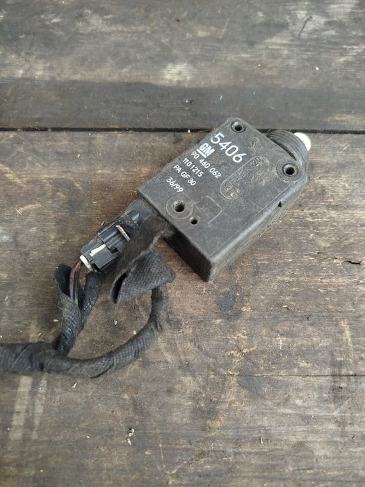 Моторчик центрального замка багажника 90460062 Opel Astra G