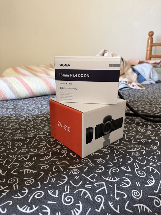 Sony ZV-E10 + Sigma 16mm f/1.4 + 16-50mm + Cage SmallRig + SD 256GB