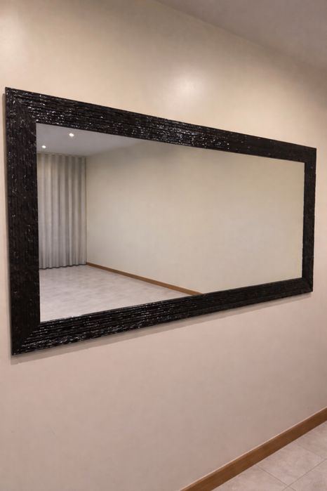 Espelho com moldura Preta