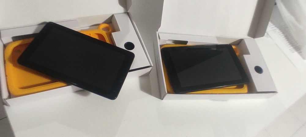 Dois tablets Alcatel 1T