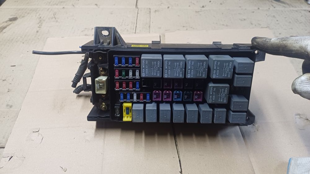 Блок реле  ПРЕДОХРАНИТЕЛЕЙ кіа карнівал kia Carnival 2.9 CRDI