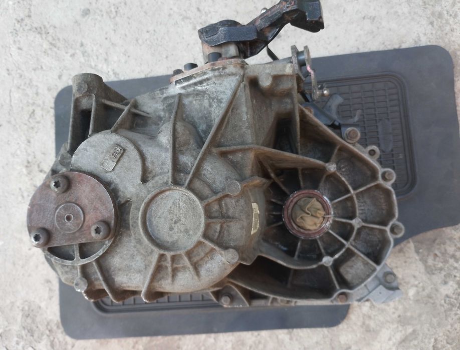 На Ford Focus MK1 Форд Фокус, Transit, Connect КПП 5 мех. 1.8 дизель XS4R-7F096