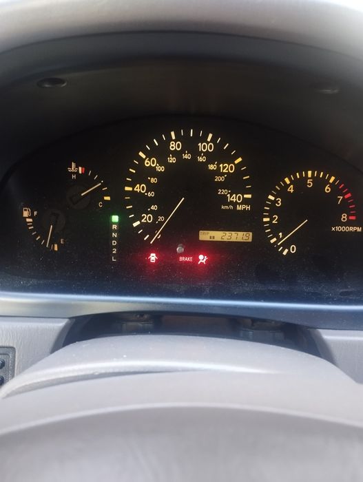 Лексус РХ 300 2000 року.