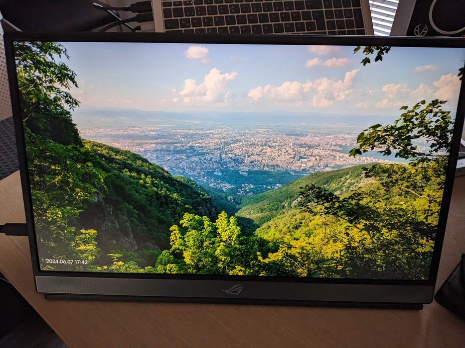 Monitor przenosny gamingowy Asus ROG Strix XG17AHPE 17,3 240Hz