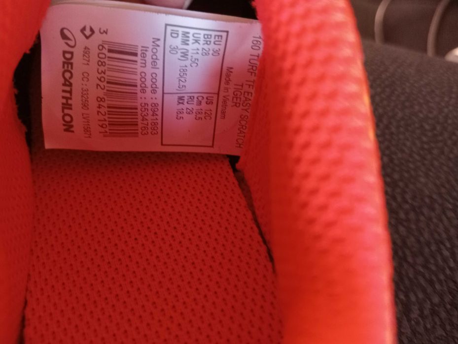 Buty turfy Kipsta rozm. 30, jak nowe